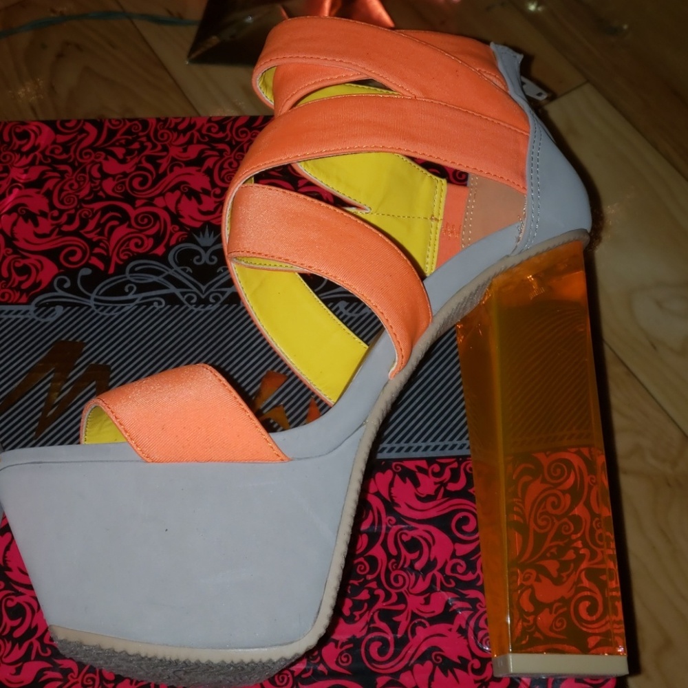 Platform heels. - Picture 3 of 7